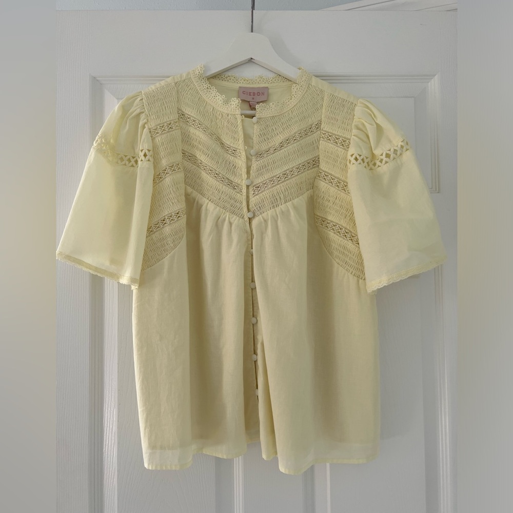 NWT Smocked Top SS